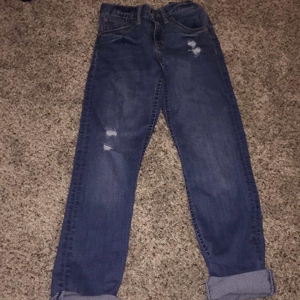 Ripped Levi’s jeans and Levi’s shirt medium and 8